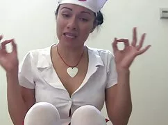 Mujer joven trabajando duro en la vagina es xporno una cámara