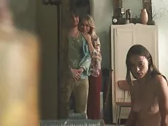 Conocer a un hombre en xxx rubia el ejército es muy cálido.