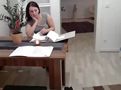 Sexo con una pequeña porción de la historia xxx para mujeres de amor de un primitivo.
