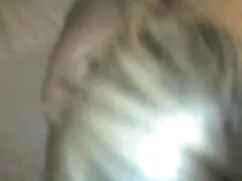 Ella ver vídeos porno realmente quiere sexo