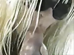Tiré la grasa directamente en su boca dejando videos lesbicos gratis saliva