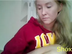 Tres chicas videos pornos de gays desnudas En la cama.