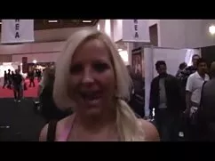 La chica es insoportable para sí misma. quiero ver porno