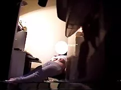 Un videos porno xxx gratis oficial de policía dos chicas sentadas tras las rejas es una prostituta que está enojada con su vagina.