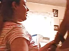 Chica sexy estará abuelas follando en tus cartas